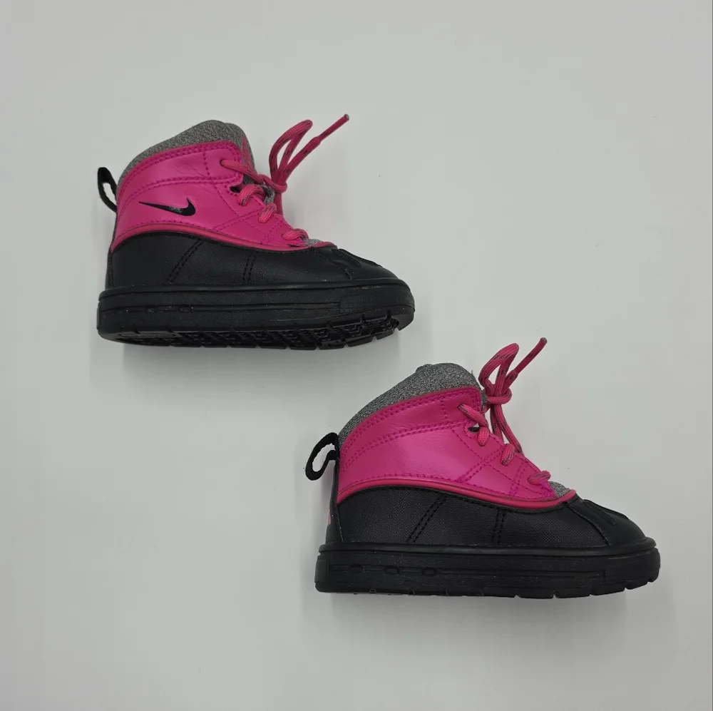 Nike ACG girls' Woodside boots size 5